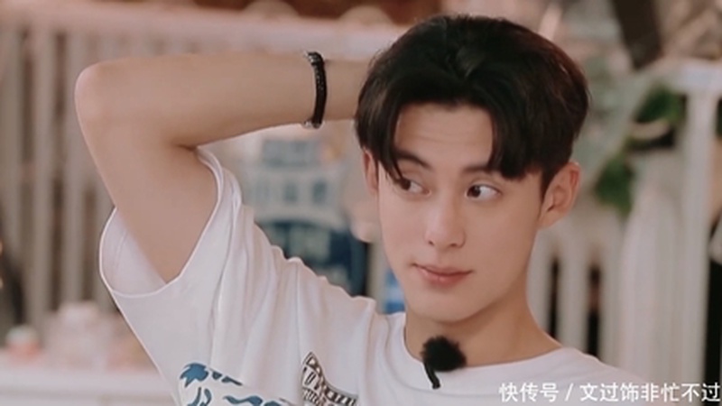 杨紫杨幂微博之夜热聊破次元　两代顶流同框引发合作猜想